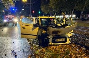 Polizei Duisburg: POL-DU: Alt-Hamborn: 44-Jähriger landet mit Auto im Gleisbett - Motorbrand, Alkoholtest positiv