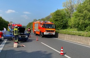 Feuerwehr Mülheim an der Ruhr: FW-MH: Verkehrsunfall auf der BAB 40 - zwei verletzte Personen