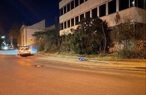 Polizeidirektion Ludwigshafen: POL-PDLU: Verkehrsschild in der Johann-Klein-Straße beschädigt - Zeugen gesucht