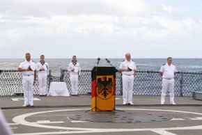 Deutsche Marine - Pressemeldung: Tragödie vor 95 Jahren: Marinesoldaten gedenken der &quot;SMS Karlsruhe&quot; im westlichen Atlantik
