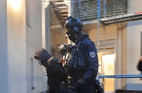 Bundespolizeipräsidium: BPOLP Potsdam: Bundespolizei legt international agierender Schleuserbande das Handwerk - vier Untersuchungshaftbefehle vollstreckt und 14 Objekte durchsucht