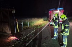 Feuerwehr Flotwedel: FW Flotwedel: Ortsfeuerwehr Offensen löscht Entstehungsbrand an Bushaltestelle
