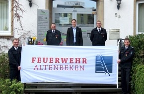 Feuerwehr Altenbeken: FW-PB: Feuerwehr zeigt Präsenz Kameraden setzen sichtbares Zeichen