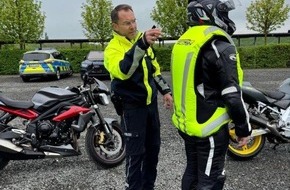 Polizei Paderborn: POL-PB: #LEBEN - Airbag-Weste f&uuml;r Motorradfahrende - probieren Sie es aus!