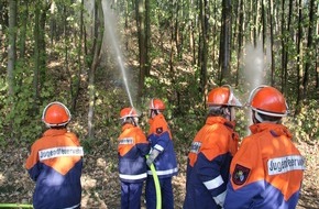 Feuerwehr Essen: FW-E: Alarm am Horster Ehrenmal, Jugendfeuerwehr probt den Ernstfall