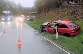 Polizeipräsidium Westpfalz: POL-PPWP: Zwei Verletzte und zwei Totalschäden