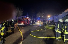 Freiwillige Feuerwehr Borgentreich: FW Borgentreich: Kellerbrand in einem Wohnhaus in Manrode. Fünf Verletzte wurden in Krankenhäuser verbracht.