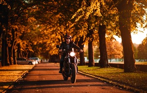 DVAG Deutsche Vermögensberatung AG: Motorradfahren im Herbst? - Aber sicher!