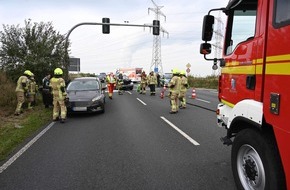 Feuerwehr Pulheim: FW Pulheim: Verkehrsunfall mit drei Verletzten auf der B59 bei Pulheim-Stommeln