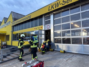 FW-AUR: Feuerwehren und THW gemeinsam bei &Uuml;bung gefordert