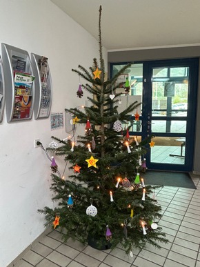 POL-PDMY: Weihnachtsbaumschmück-Tradition bei der Polizei Cochem