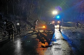 Feuerwehr Herdecke: FW-EN: Am Wochenende flogen bei der Feuerwehr Herdecke die Späne