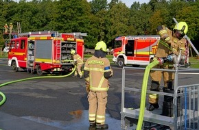Verband der Feuerwehren im Kreis Paderborn: FW-PB: Mehr als 400 Feuerwehrleute kommen geh&ouml;rig ins Schwitzen