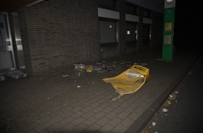 Polizei Paderborn: POL-PB: Briefkasten nachts gesprengt