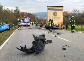 KFV Bodenseekreis: Tödlicher Verkehrsunfall auf B33 bei Markdorf: Fahrerin verstirbt nach Frontalkollision.