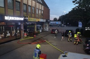 Kreisfeuerwehrverband Pinneberg: FW-PI: Feuer in einem Wohn- und Geschäftsgebäude am Schenefelder Platz