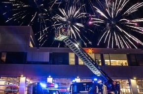 Feuerwehr Dresden: FW Dresden: Bilanz zum Einsatzgeschehen von Feuerwehr und Rettungsdienst der Landeshauptstadt Dresden zum Jahreswechsel 2021/2022