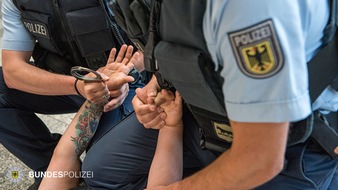 Bundespolizeidirektion München: Bundespolizeidirektion München: Haftbefehle, rabiater Fahrscheinloser und Beziehungsstreit