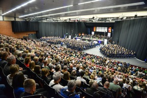 POL-AK NI: Polizeiakademie Niedersachsen verabschiedet über 400 neue Polizeikommissarinnen und -kommissare / Erstmalige Teilnahme einer Bremer Studiengruppe an der Abschlussfeier des Bachelor-Studienjahrgangs