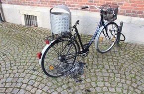 Polizei Coesfeld: POL-COE: Nottuln, Stiftsplatz/ Fahrrad in Brand gesetzt