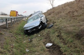 Autobahnpolizeiinspektion: API-TH: BMW durchbricht die Leitschutzplanke