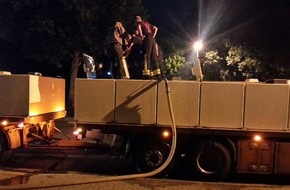 Polizeidirektion Göttingen: POL-GOE: (560/2013)  Wasser marsch!  - Hilfeleistung der besonderen Art, Polizei und Berufsfeuerwehr Göttingen retten dänische Forellen