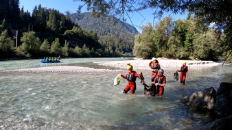 CLIF BAR: Protect where you play: Müll beseitigen, wo keiner hingehört / CLIF und AREA 47 setzen zum World Clean Up Day mit einer Cleanup-Rafting-Tour ein starkes Zeichen gegen Plastikmüll