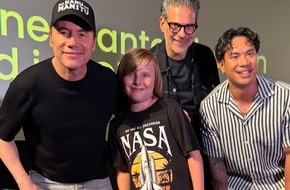 Constantin Film: DAS KANU DES MANITU paddelt über die 1 Mio.-Besuchermarke / Bogey-Award für 1000 Tickets pro Kopie