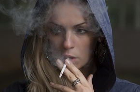 Sucht Schweiz / Addiction Suisse / Dipendenze Svizzera: Addiction Suisse
Les 15 à 25 ans fument plus que la population générale: 
la protection de la jeunesse est à la traîne