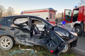 Polizeiinspektion Northeim: POL-NOM: Vorfahrt missachtet - Beifahrerin schwer verletzt
