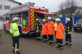 Feuerwehr Lennestadt: FW-OE: Grundausbildung bei der Feuerwehr - Erfolgreicher Abschluss des Modul 3 Lehrgangs