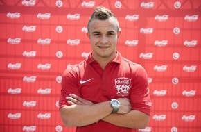 Coca-Cola Schweiz GmbH: Xherdan Shaqiri kommt ans Final-Wochenende der Coca-Cola Junior League / Zehn Jahre Coca-Cola Junior League (BILD)