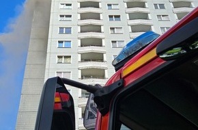 Feuerwehr Dresden: FW Dresden: Wohnungsbrand in der 15.Etage eines Wohnhochhauses