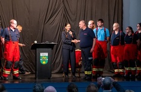 Feuerwehr Samtgemeinde Wathlingen: FW Wathlingen: Einsatzkräfte der Samtgemeinde Wathlingen mit Hochwasserehrennadel ausgezeichnet