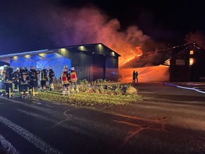 FW-ROW: Lagerhalle in Volkensen in Vollbrand