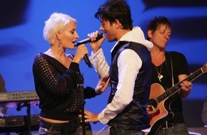 SAT.1: Kai Pflaume präsentiert in der Frühlingsstaffel von "Nur die Liebe zählt" musikalische Superstars wie Ronan Keating, Roger Cicero, Sarah Connor und Enrique Iglesias