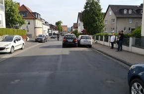 Polizeiinspektion Hameln-Pyrmont/Holzminden: POL-HM: Alkoholisierte Pkw-Fahrerin streift parkenden Pkw