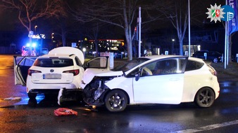 Polizeipräsidium Oberhausen: POL-OB: Zwei Personen bei schwerem Unfall verletzt