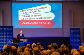 POL-AK NI: Polizeiakademie Niedersachsen stellt sich den Herausforderungen des demografischen Wandels in der Arbeitswelt - Führungskräften kommt Schlüsselposition zu