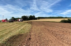 Polizeipräsidium Westpfalz: POL-PPWP: Stoppelfeld fängt Feuer