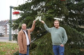 Provinzial Holding AG: Weihnachtsbaum der Provinzial leuchtet wieder auf dem Werstener Deckel