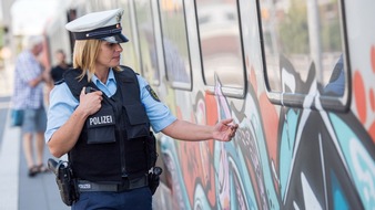 Bundespolizeidirektion München: Bundespolizeidirektion München: Mutmaßlicher Sprayer gestellt / 28-Jähriger auf frischer Tat ertappt