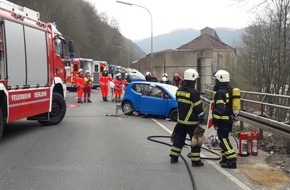 Feuerwehr Iserlohn: FW-MK: Verkehrsunfall auf der B 236