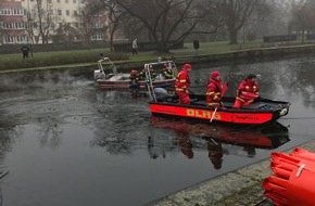 Feuerwehr Mülheim an der Ruhr: FW-MH: Wassereinbruch in ein Partyschiff. Eis behindert die Einsatzmaßnahmen.