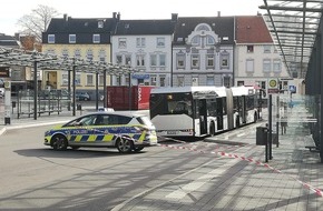 Polizei Mettmann: POL-ME: Erstmeldung: Aktueller Polizeieinsatz am Zentralen Omnibusbahnhof (ZOB) in Velbert - Velbert - 2011020