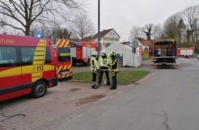 Freiwillige Feuerwehr Horn-Bad Meinberg: FW Horn-Bad Meinberg: Hauptgasleitung beschädigt - akute Explosionsgefahr für mehrere Häuser - 60 Personen evakuiert