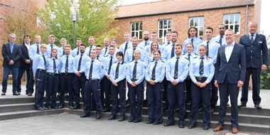 Kreispolizeibehörde Viersen: POL-VIE: Kreis Viersen: Landrat Dr. Coenen begrüßt 30 neue Polizeibeamtinnen und Polizeibeamte -Fotoberichterstattung-