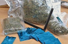 Kreispolizeibehörde Höxter: POL-HX: Amphetamine gesucht - 890 Gramm Marihuana gefunden