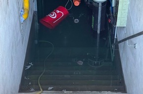 Feuerwehren VG Westerburg: FW VG Westerburg: Wassereinbruch im Keller des Westerwaldbades - Badebetrieb muss vorerst eingestellt werden