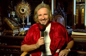 TELE 5: Exklusiv auf Tele 5: Gottschalk wird Kardinal in Hollywood